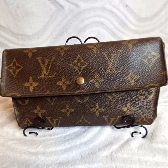 Louis Vuitton Monogram Snap Long Wallet In GUC 8x4x1 Retail $899 - Picture 1 of 9